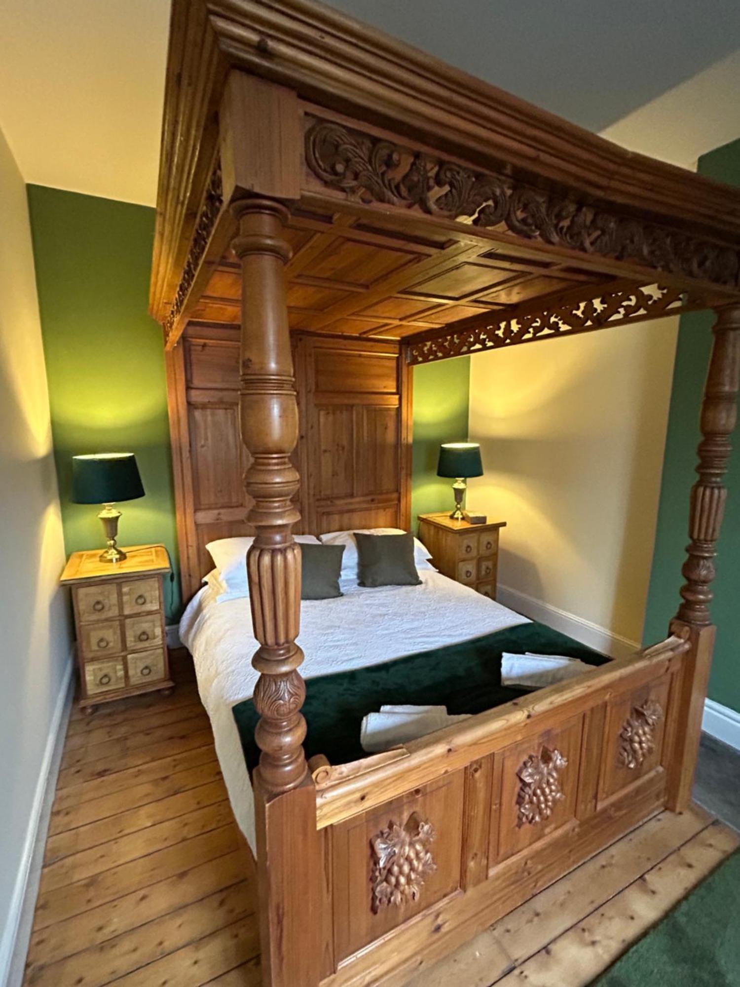 The Buxton Retreat A Luxurious 3-Storey Townhouse With Four Poster Bed And Double Jacuzzi Bath" المظهر الخارجي الصورة