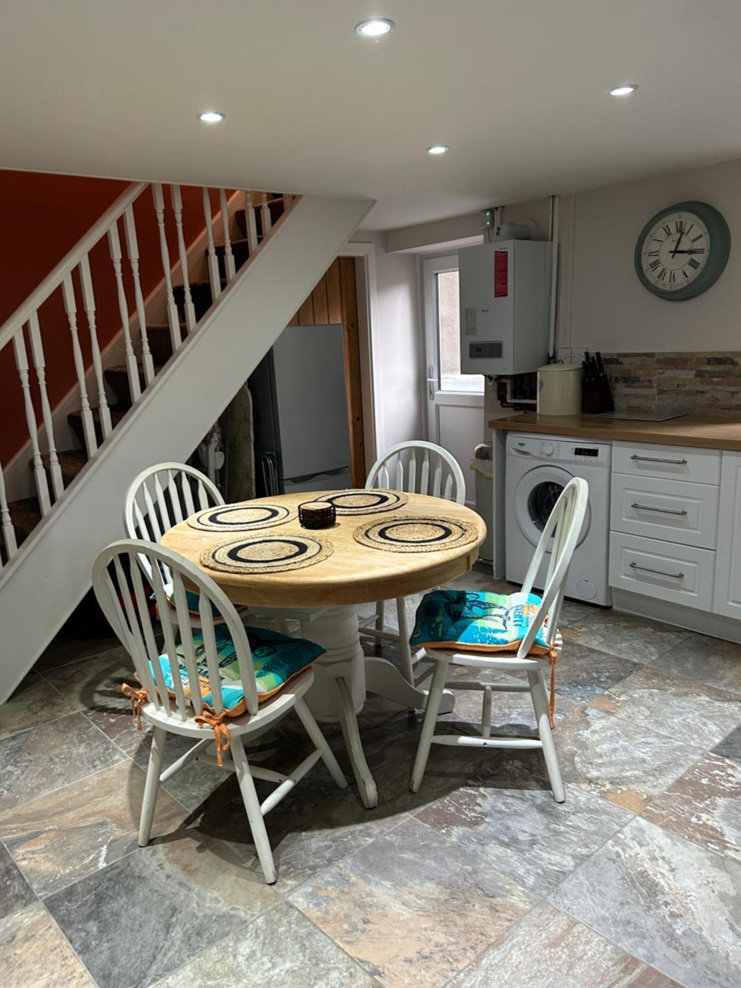 The Buxton Retreat A Luxurious 3-Storey Townhouse With Four Poster Bed And Double Jacuzzi Bath" المظهر الخارجي الصورة