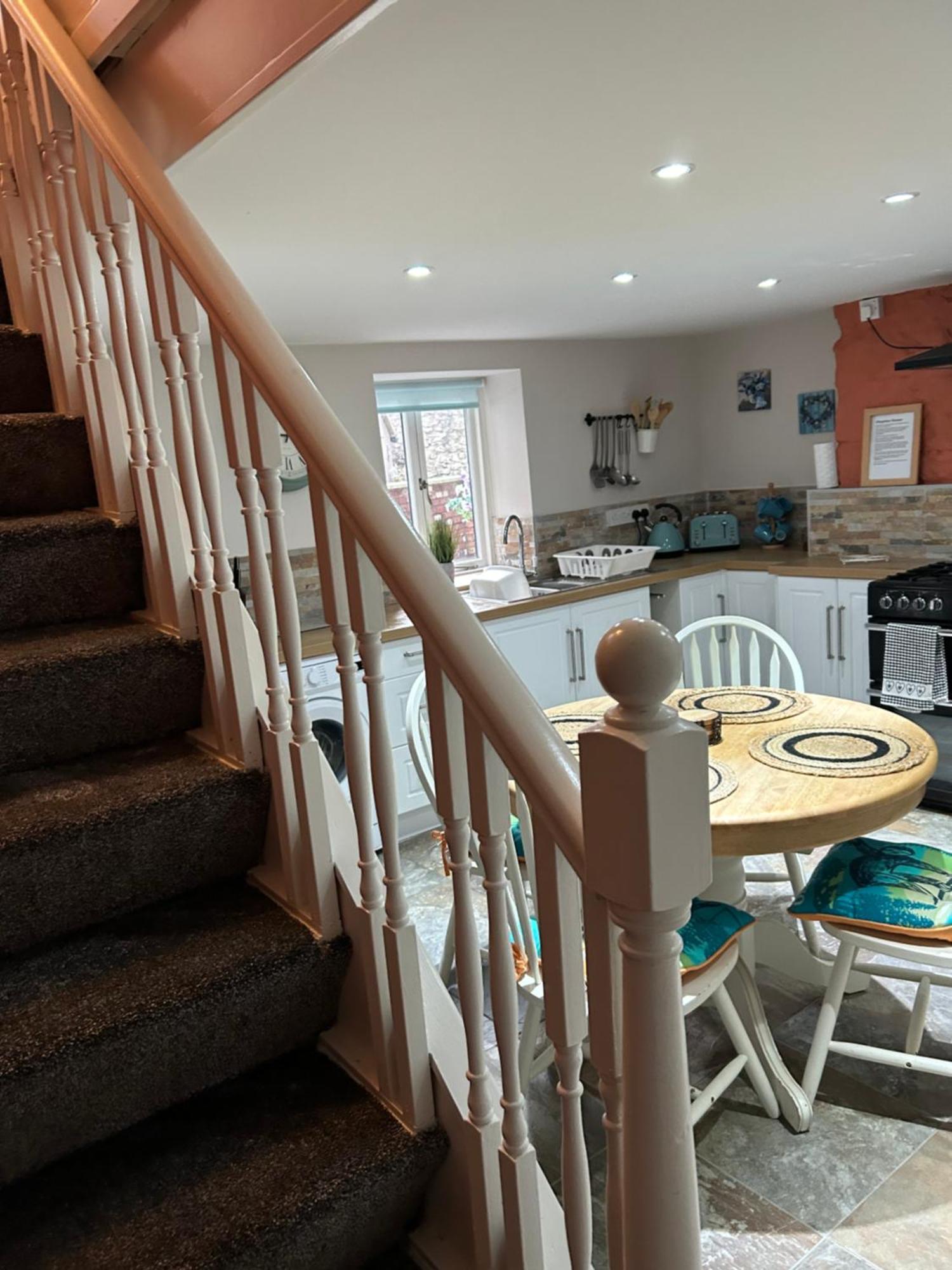 The Buxton Retreat A Luxurious 3-Storey Townhouse With Four Poster Bed And Double Jacuzzi Bath" المظهر الخارجي الصورة