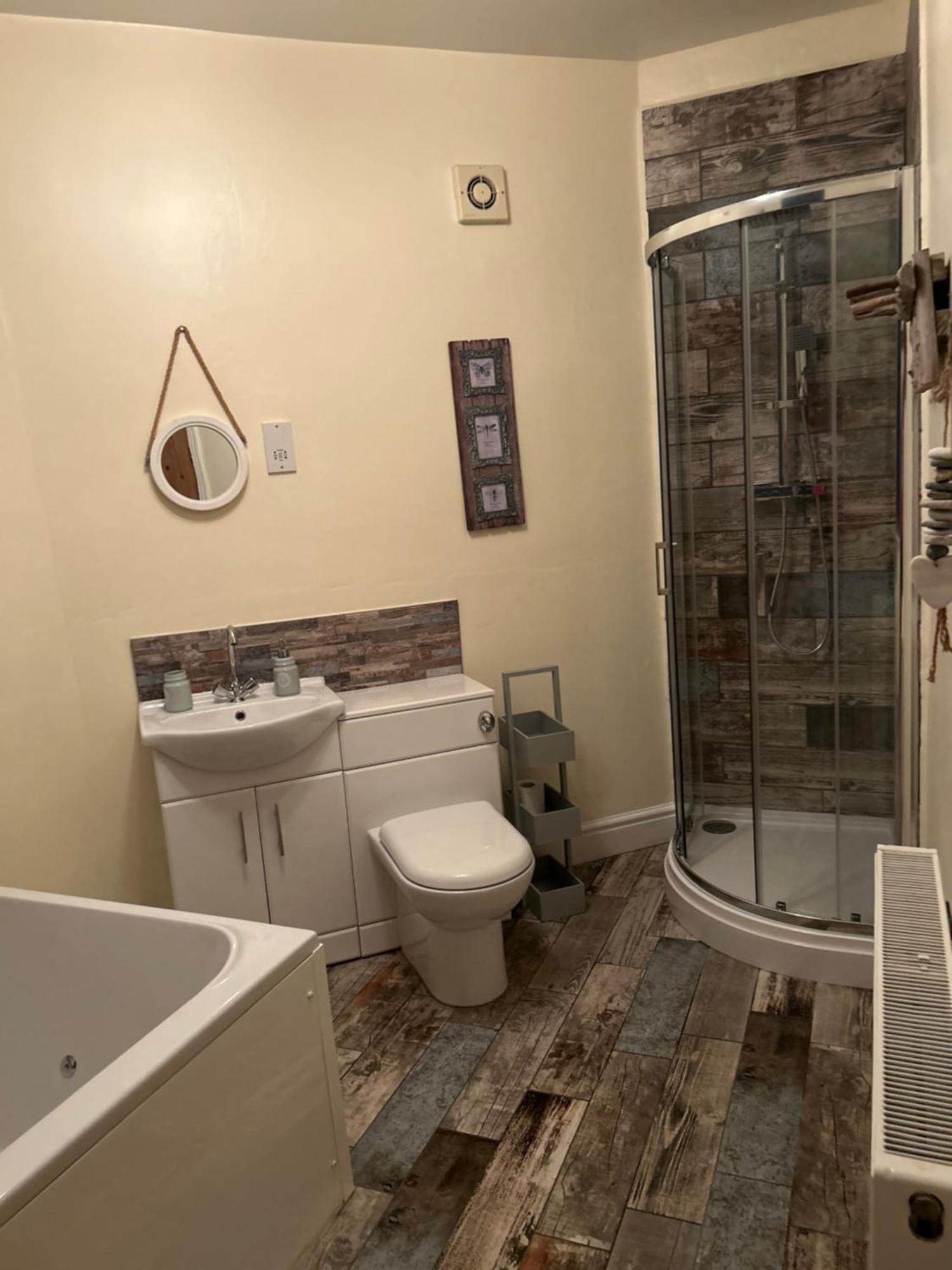 The Buxton Retreat A Luxurious 3-Storey Townhouse With Four Poster Bed And Double Jacuzzi Bath" المظهر الخارجي الصورة